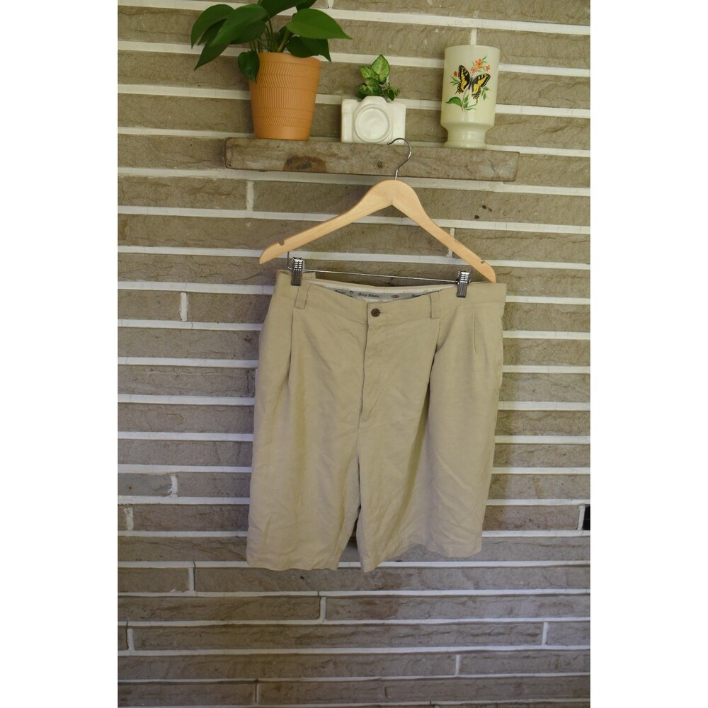 Tommy Bahama Shorts Mens 42 Khaki Chino 100% Silk Pleated Outdoor Golf Preppy